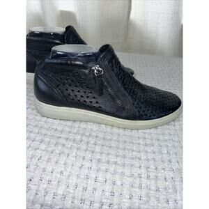 ECCO Women's laser cut-out, leather, Side zip, Ankle booties, grey, Size 10, EUC